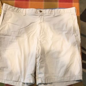 Men’s khaki shorts